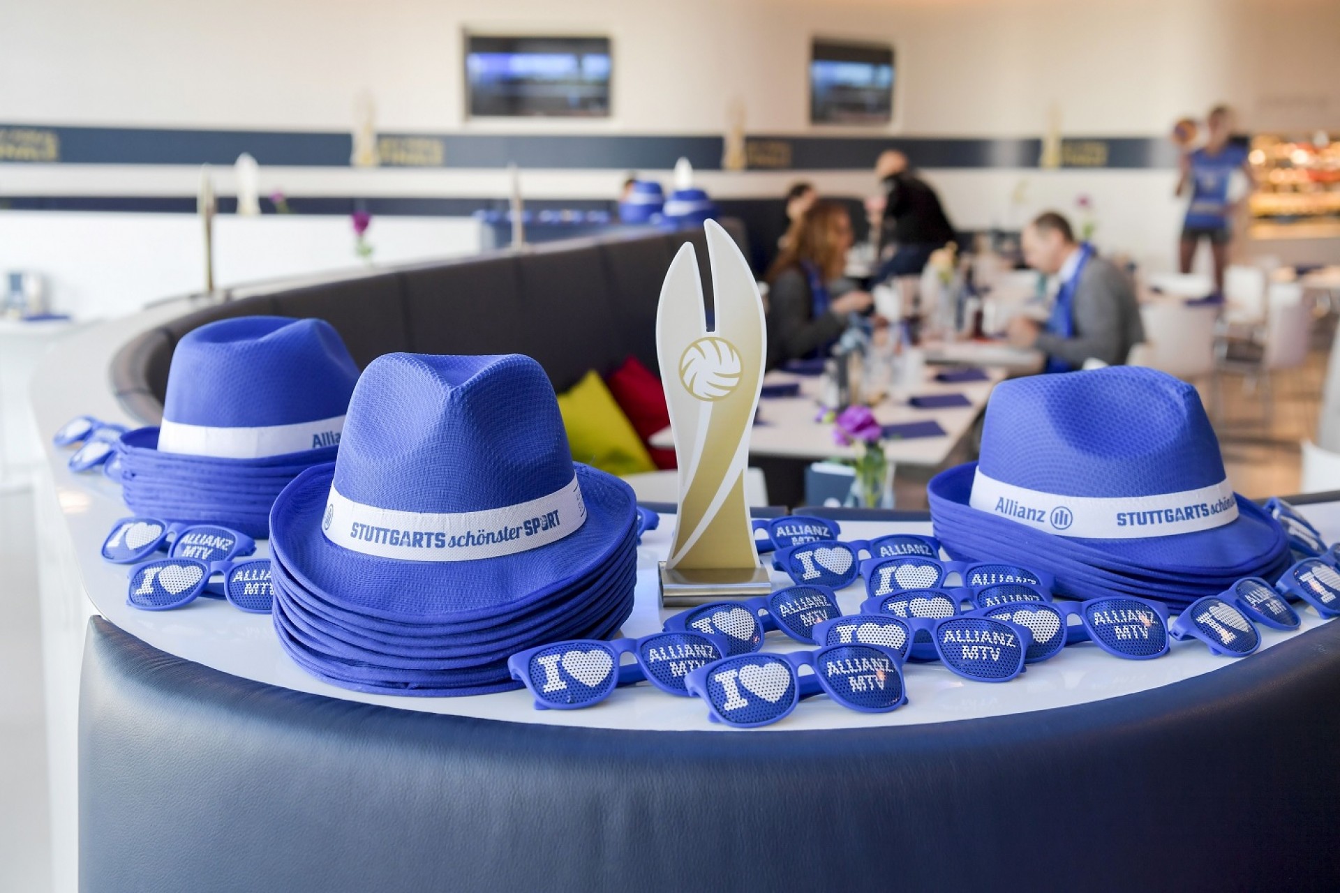 Brille und Hut bereit für den Pokal? | Foto: www.tombloch.de